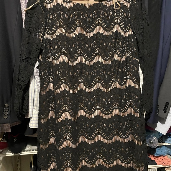 Black and Tan lace dress - Picture 2 of 6